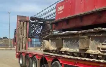 Paletli Vincin Lowbed ile Taşınması (Sahadan) Kafes bomlu paletli vincin lowbed dorseyle sahaya taşınması